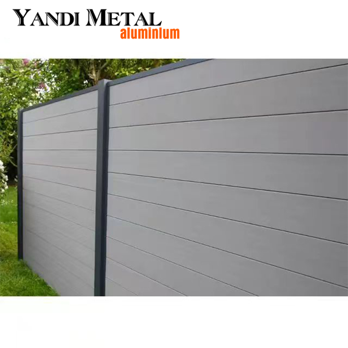 Valla de jardín privado de aluminio decorada