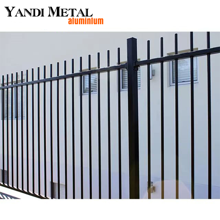Los paneles de valla compuestos de aluminio con recubrimiento en polvo Yandi son de buena calidad y fáciles de montar para decoración de exteriores.