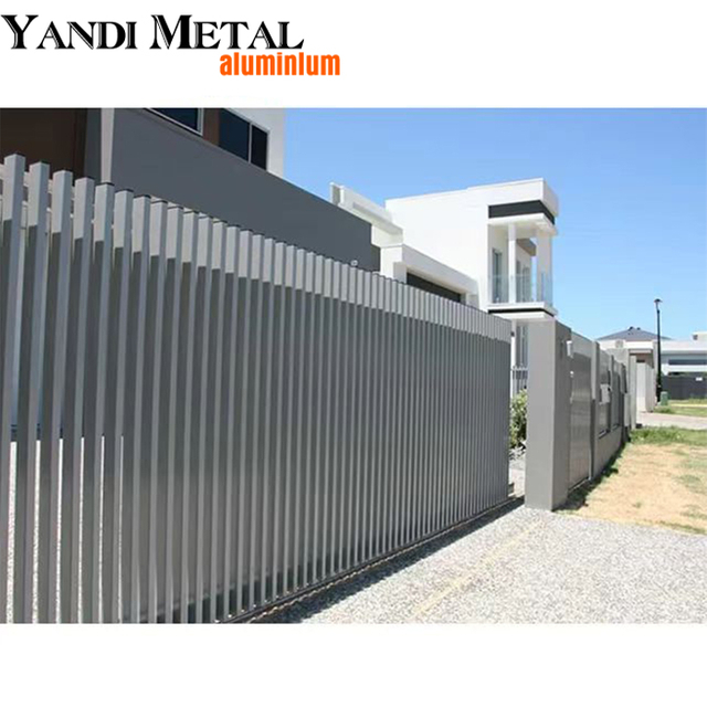 Paneles modernos de valla de jardín con tiras metálicas para vallas de aluminio con recubrimiento en polvo de patio delantero de alta calidad