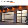 El diseño de espejo de color American Black combina puertas de garaje de aluminio con modernas puertas de garaje automáticas de vidrio.