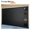 El diseño de espejo de color American Black combina puertas de garaje de aluminio con modernas puertas de garaje automáticas de vidrio.