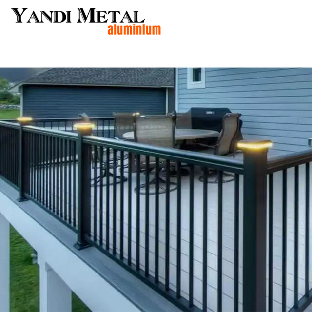 Las barandillas de cerca de aluminio de nuevo diseño están hechas a medida para balcones de aluminio y balcones de escaleras de cualquier tamaño.