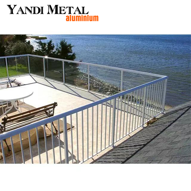 Barandilla de escalera de vidrio de aluminio Diseño puente ferroviario Barandilla de escalera de aluminio para exteriores Diseño de barandilla de escalera de casa para exteriores de metal